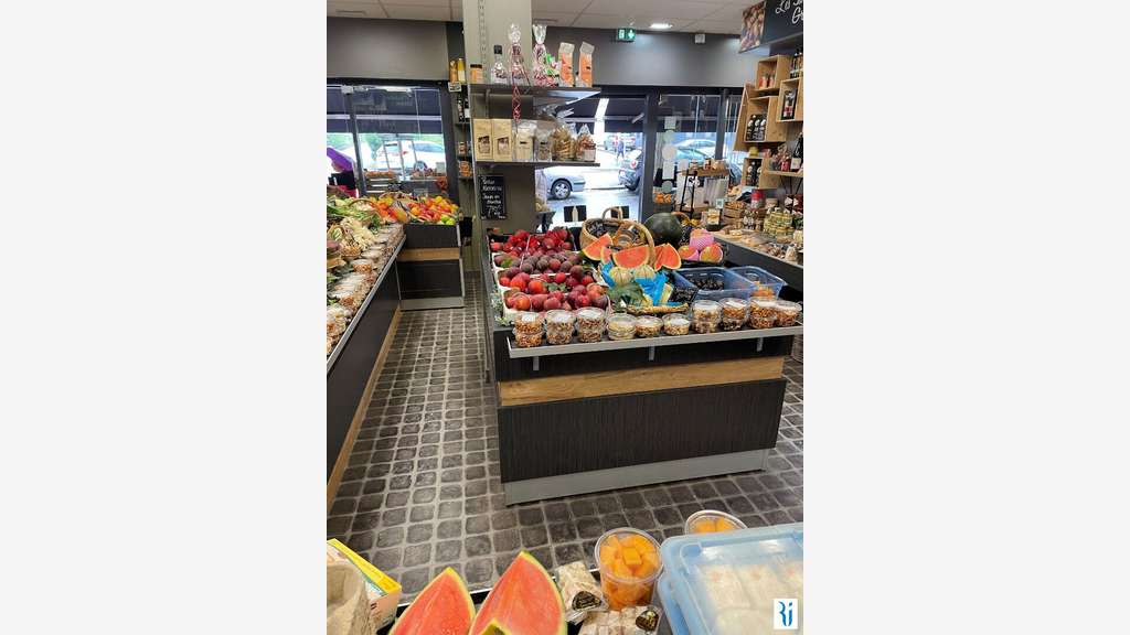 Vente cours des halles fromagerie à Rouen