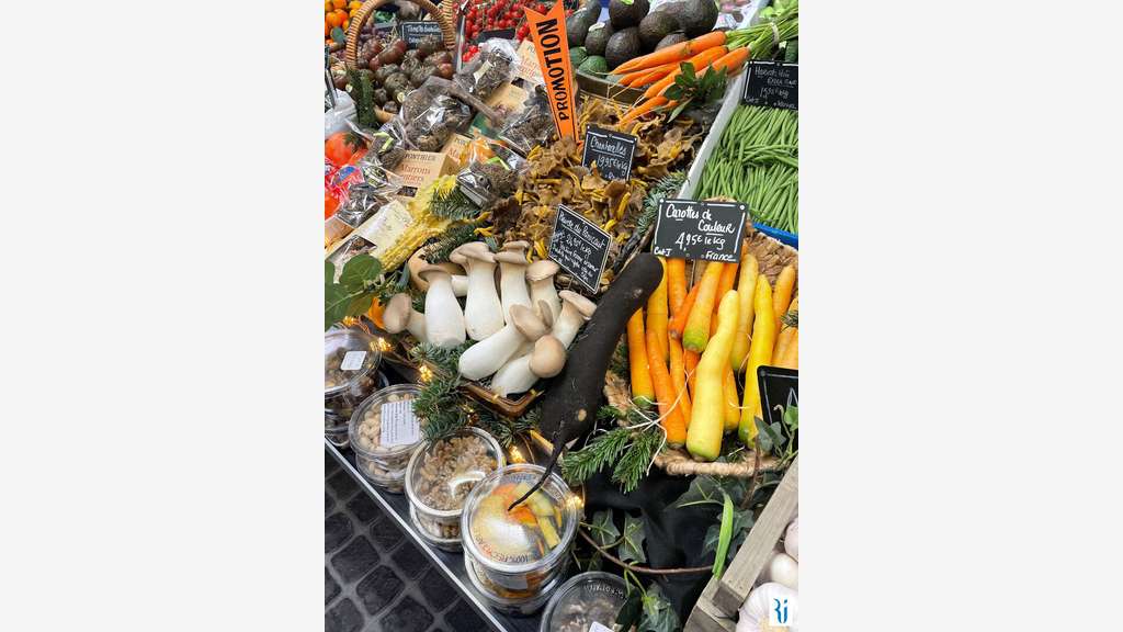 Vente cours des halles fromagerie à Rouen