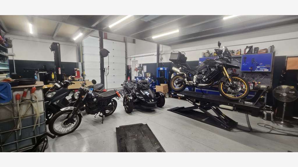 Vente garage motos scooters & quads – 95