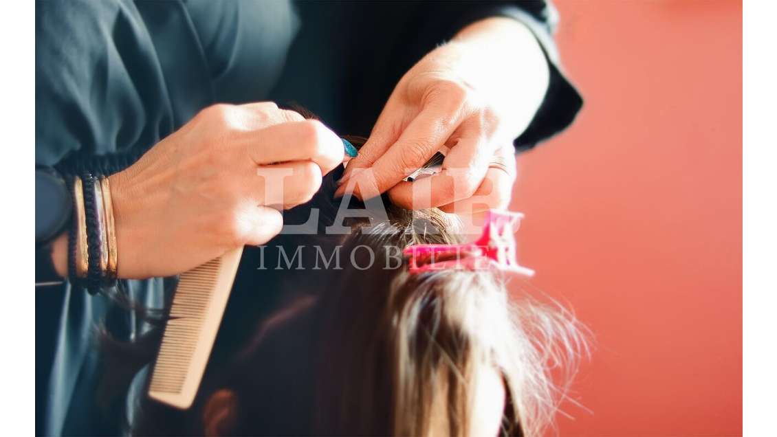 A vendre salon de coiffure idéalement placée Laval