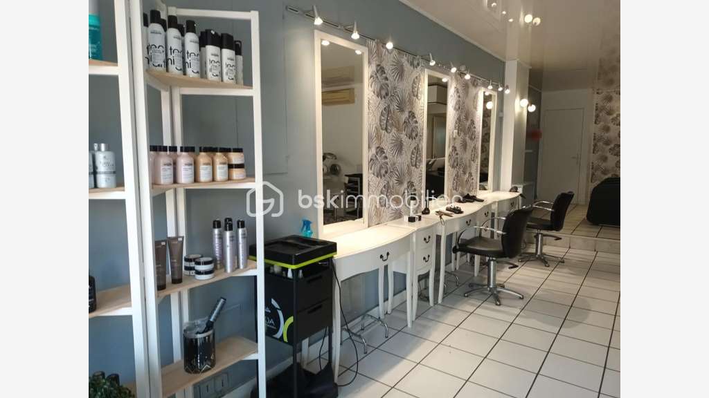 Vente salon de coiffure rénové en zc à Saintes
