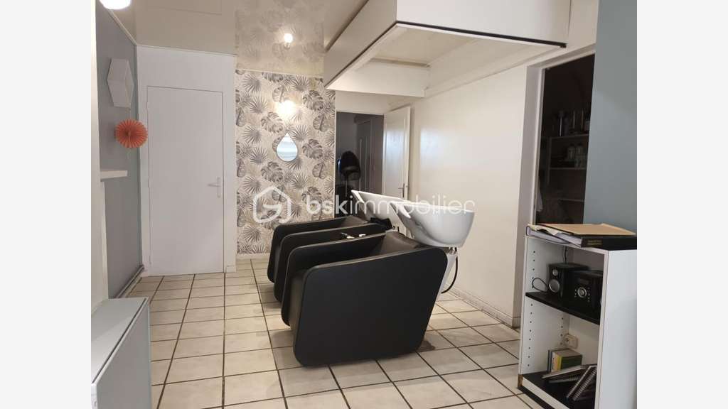 Vente salon de coiffure rénové en zc à Saintes