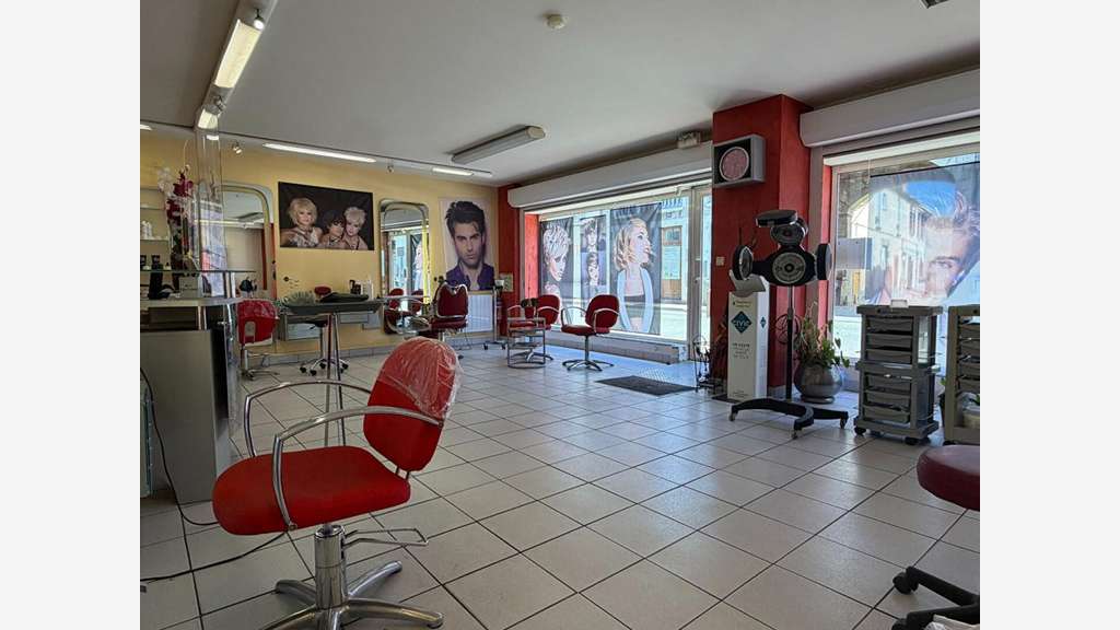 A vendre salon de coiffure à Toury empl premium