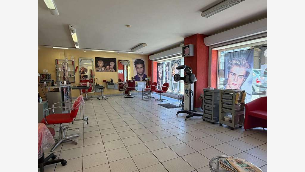 A vendre salon de coiffure à Toury empl premium