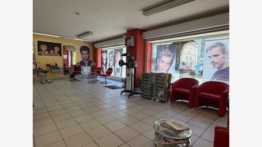 A vendre salon de coiffure à Toury empl premium