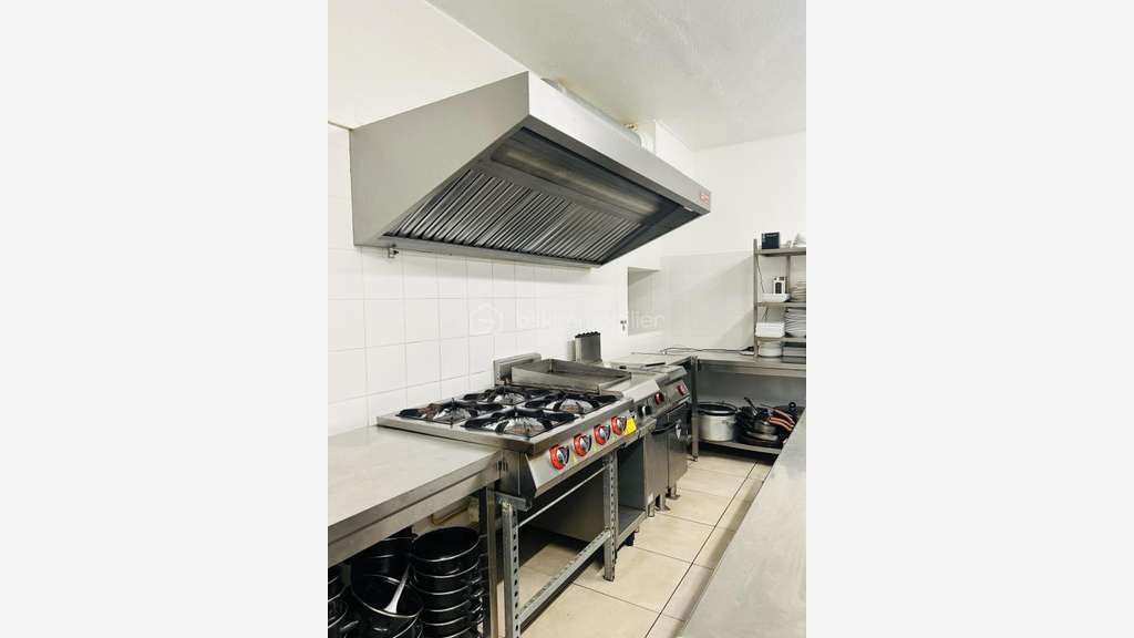 A vendre FDC multi-activités clé en main à la Crau