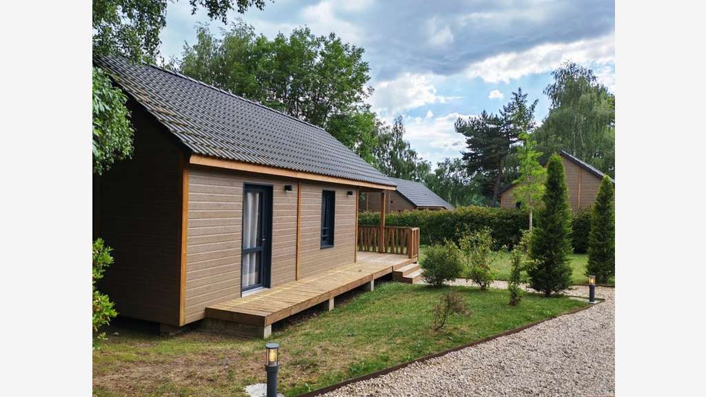 VILLAGE DE CHALETS en AUVERGNE sur EMP. N° 1