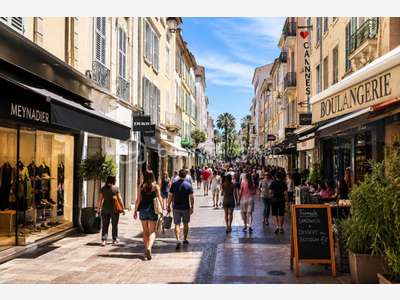 Vente très beau magasin à Cannes rue Meynadier