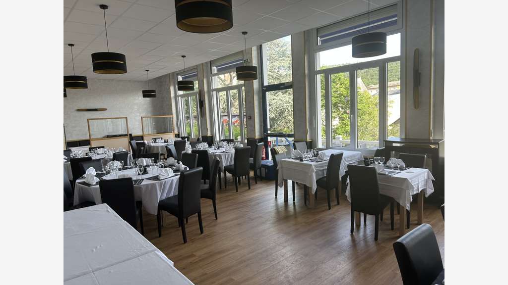 Vente hôtel 3 *** murs et fonds à Châtelguyon