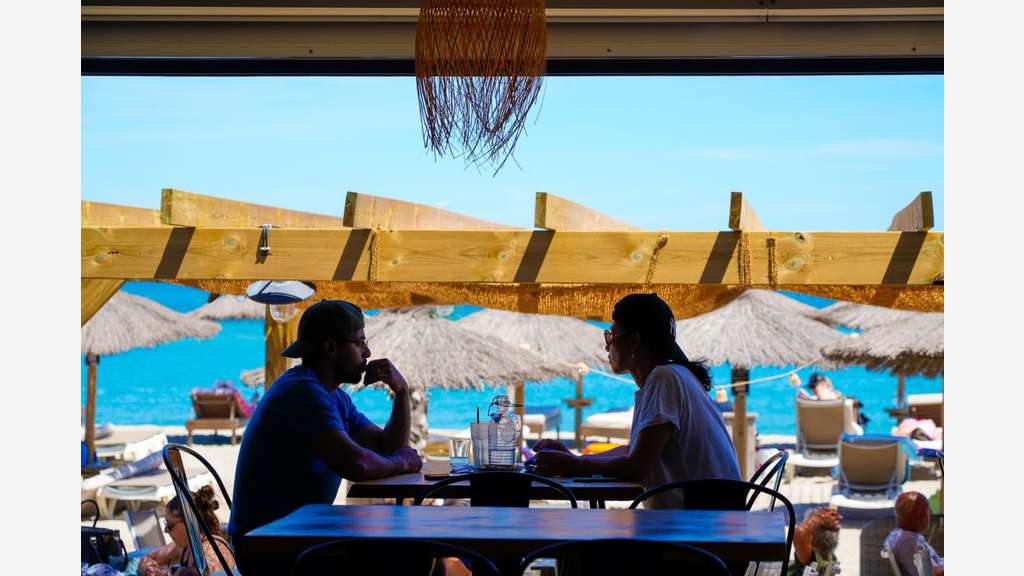 Vente club de plage face à la mer au Barcarès