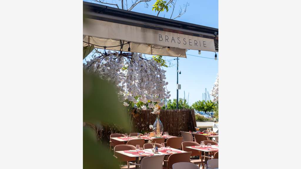 Brasserie sur le port de Bandol