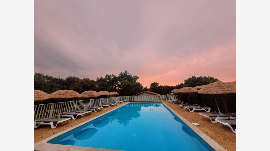 Vente domaine de 30 gites meubles tourismes
