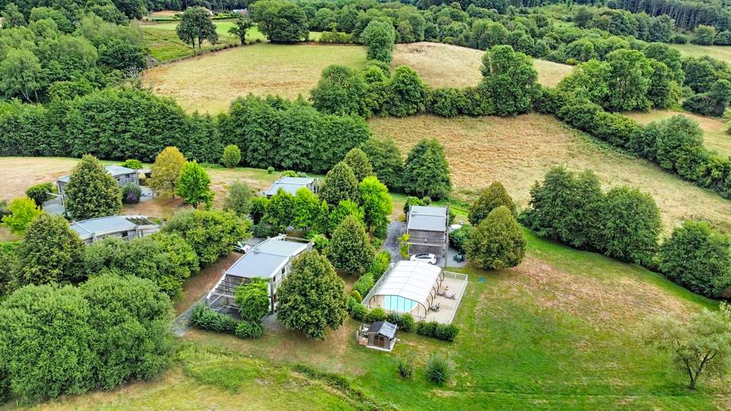 Domaine touristique clé en main – 10 chalets – 72