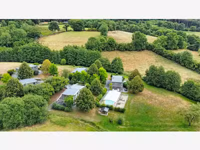 Domaine touristique clé en main – 10 chalets – 72
