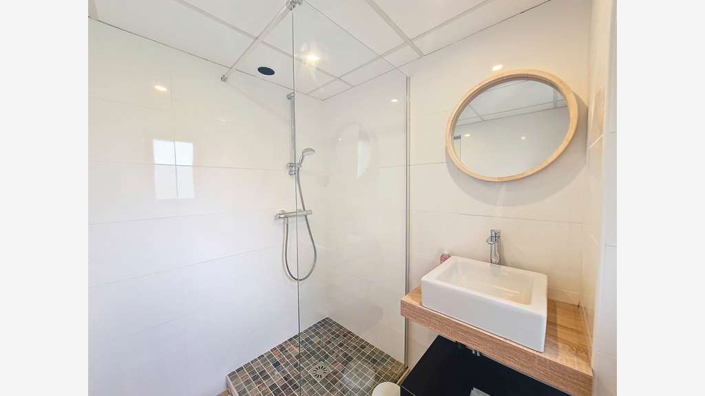 Domaine touristique clé en main – 10 chalets – 72