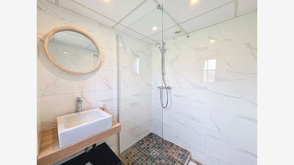 Domaine touristique clé en main – 10 chalets – 72