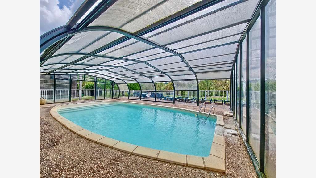 Domaine touristique clé en main – 10 chalets – 72