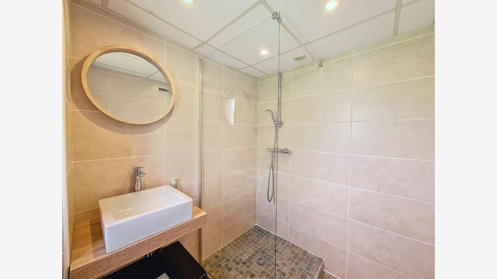 Domaine touristique clé en main – 10 chalets – 72