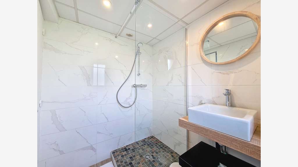 Domaine touristique clé en main – 10 chalets – 72