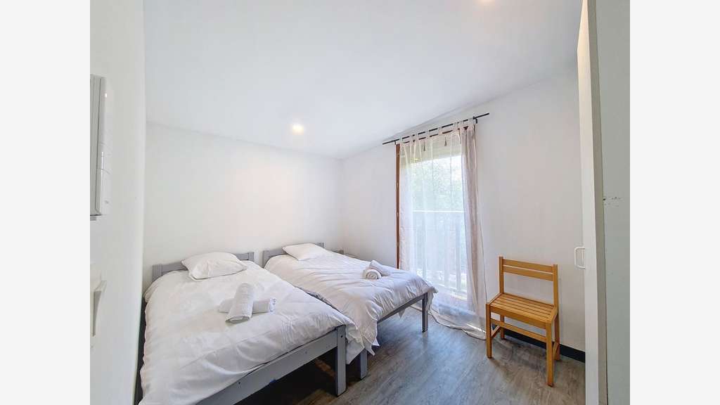Domaine touristique clé en main – 10 chalets – 72