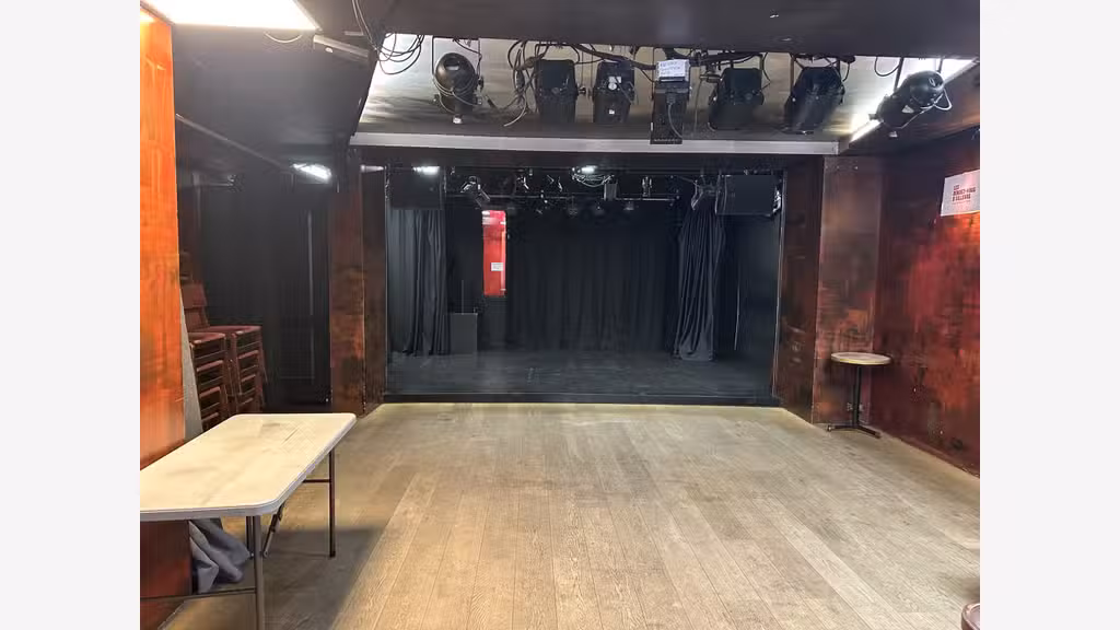 A vendre salle de spectacle + 2 salles de cours.