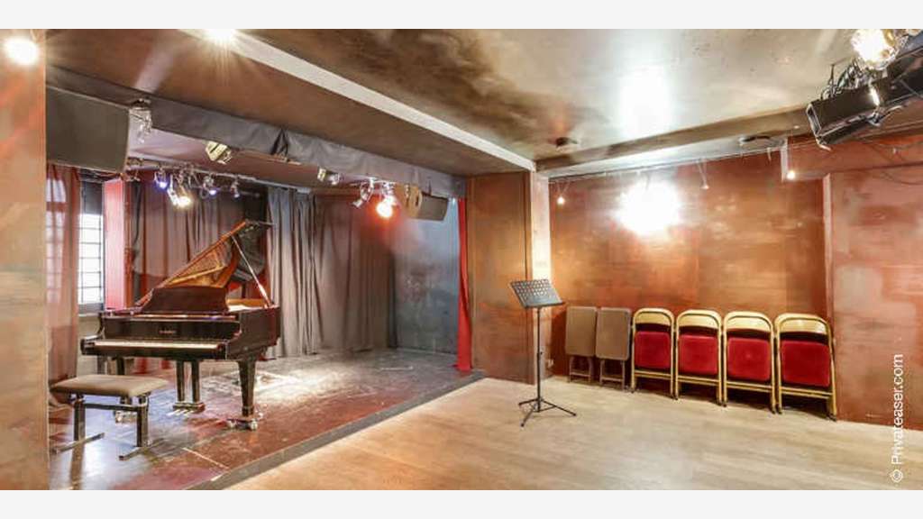 A vendre salle de spectacle + 2 salles de cours.