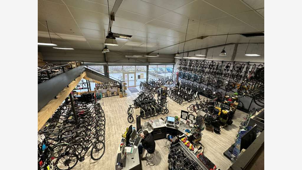 AV magasin vélos à l'entrée de Montpellier Ouest