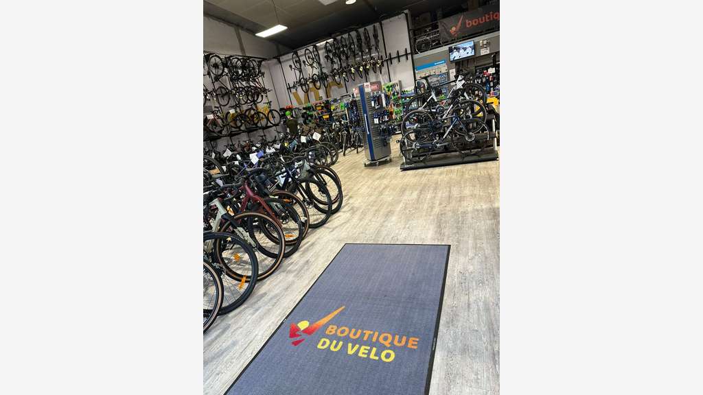 AV magasin vélos à l'entrée de Montpellier Ouest