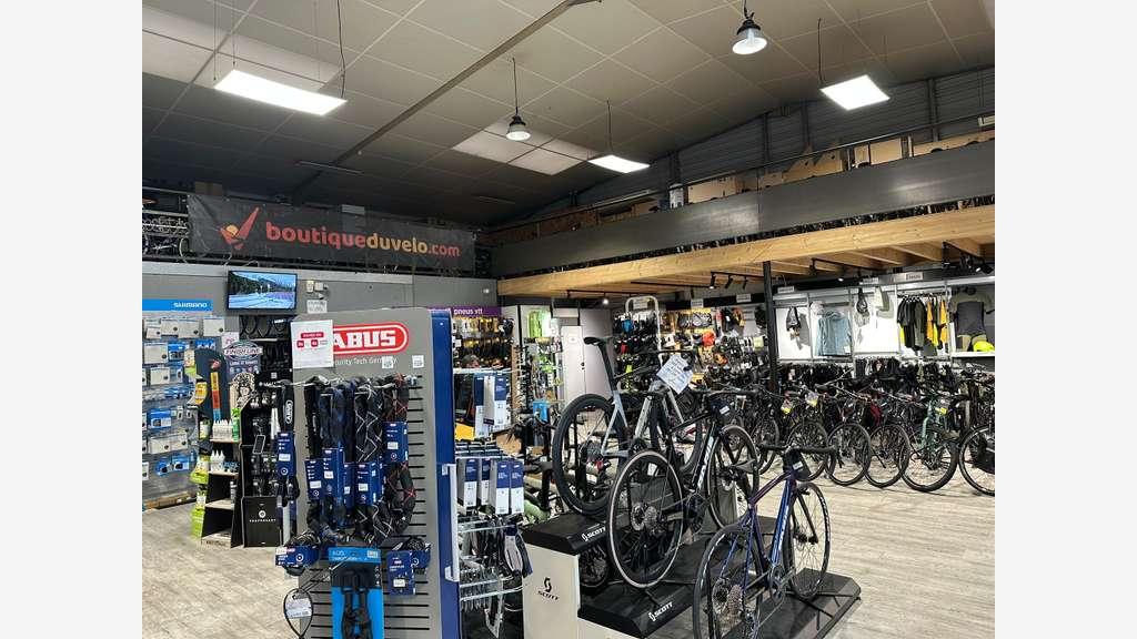 AV magasin vélos à l'entrée de Montpellier Ouest