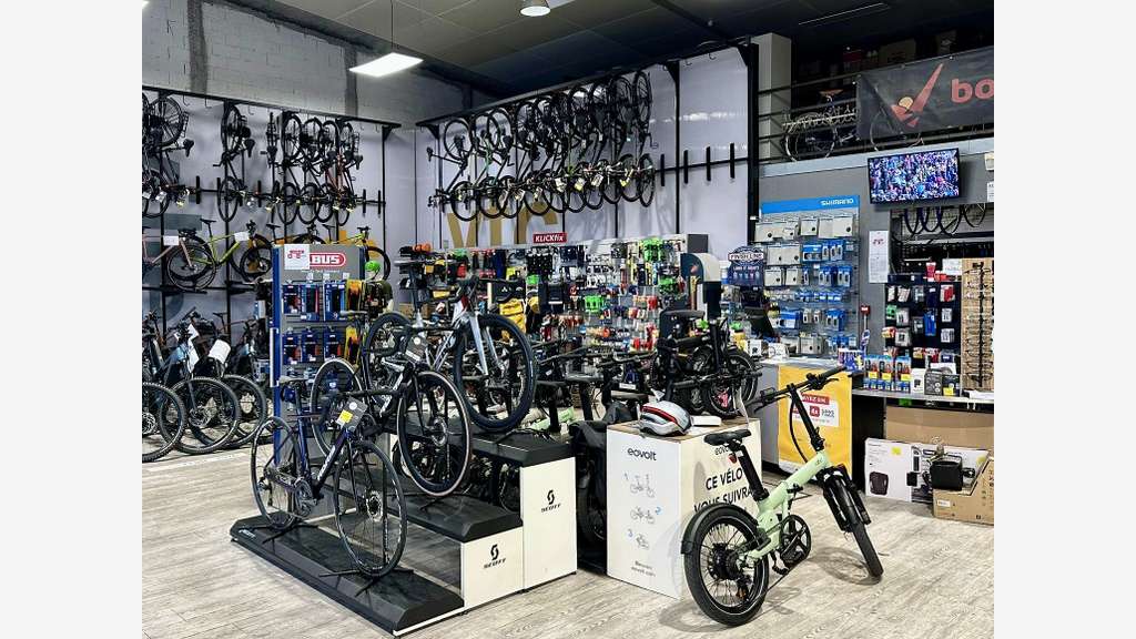 AV magasin vélos à l'entrée de Montpellier Ouest