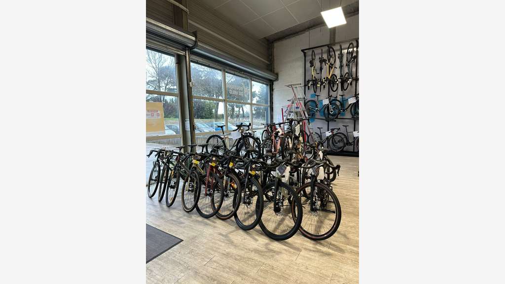 AV magasin vélos à l'entrée de Montpellier Ouest