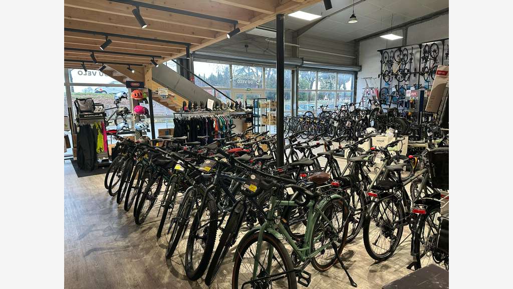 AV magasin vélos à l'entrée de Montpellier Ouest