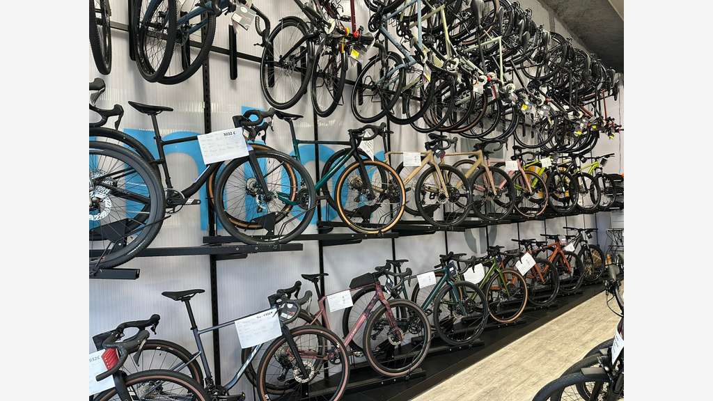 AV magasin vélos à l'entrée de Montpellier Ouest