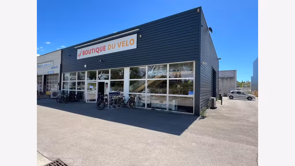 AV magasin vélos à l'entrée de Montpellier Ouest