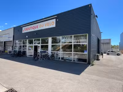 AV magasin vélos à l'entrée de Montpellier Ouest