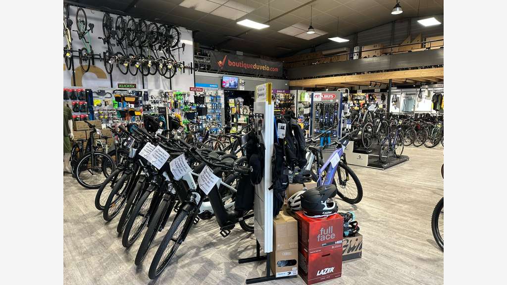 AV magasin vélos à l'entrée de Montpellier Ouest