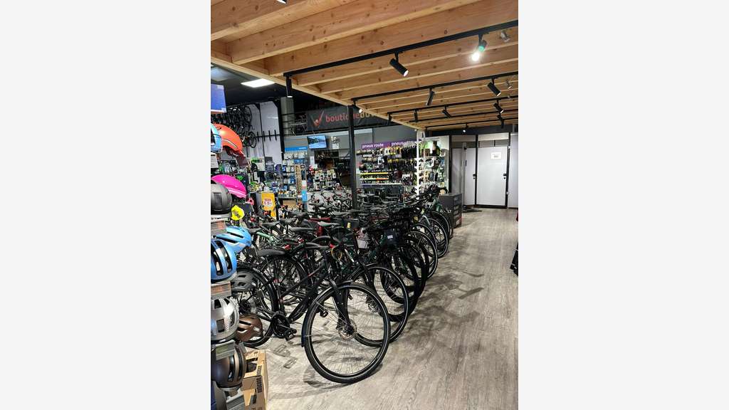 AV magasin vélos à l'entrée de Montpellier Ouest