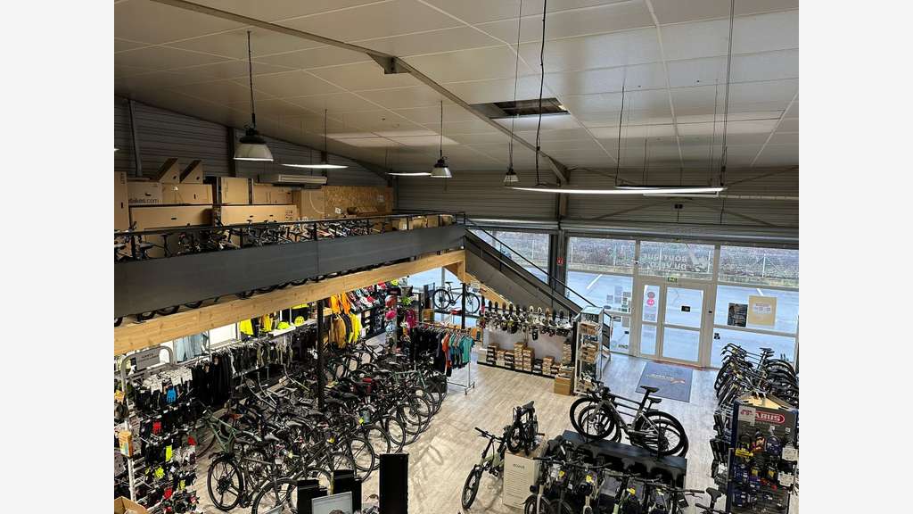 AV magasin vélos à l'entrée de Montpellier Ouest