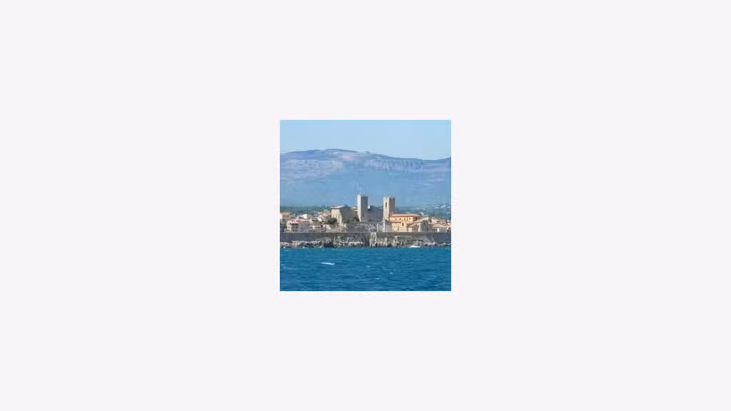 Camping à vendre 300m de la mer sur la Côte d'Azur