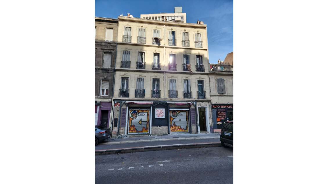 AV – Hôtel à vendre (MURS & FONDS) – 34 studios +
