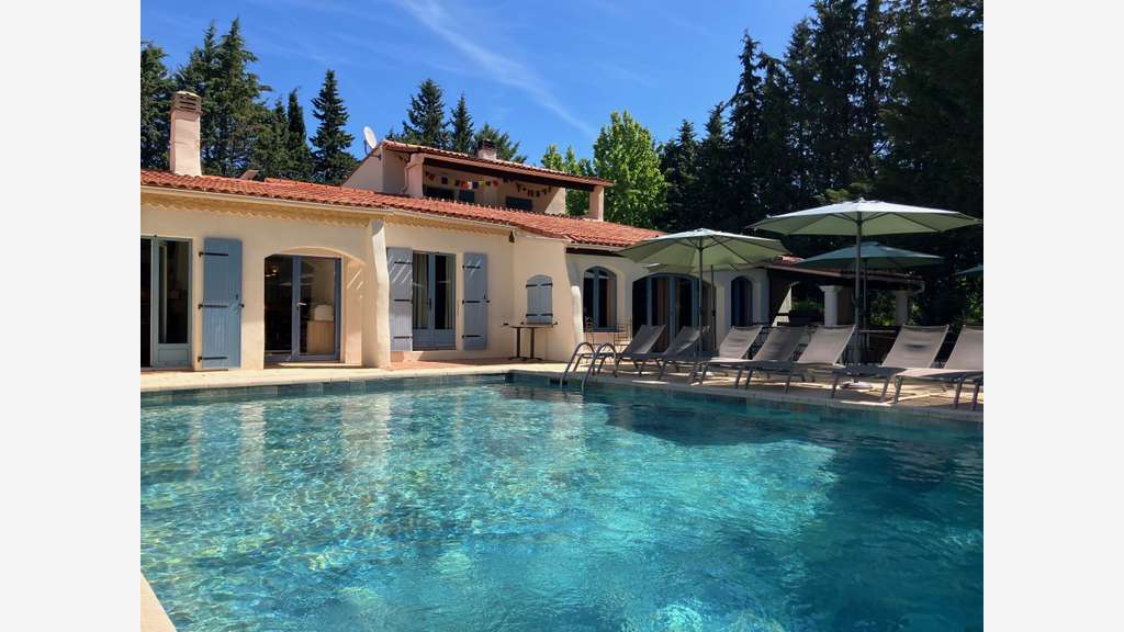 Grande Bastide Provençale avec Activité Hôtelière