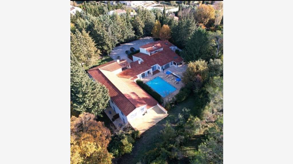 Grande Bastide Provençale avec Activité Hôtelière