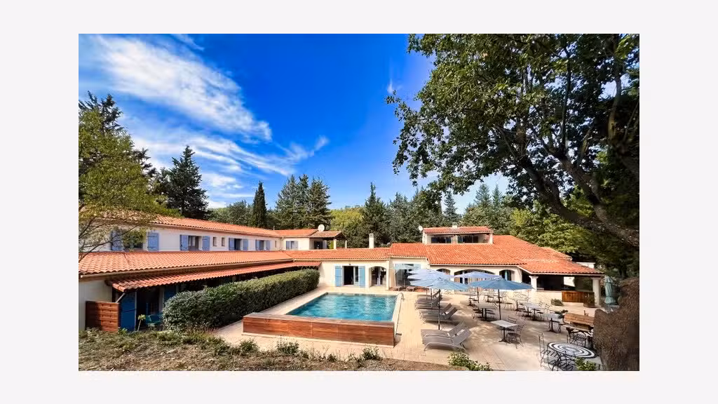 Grande Bastide Provençale avec Activité Hôtelière