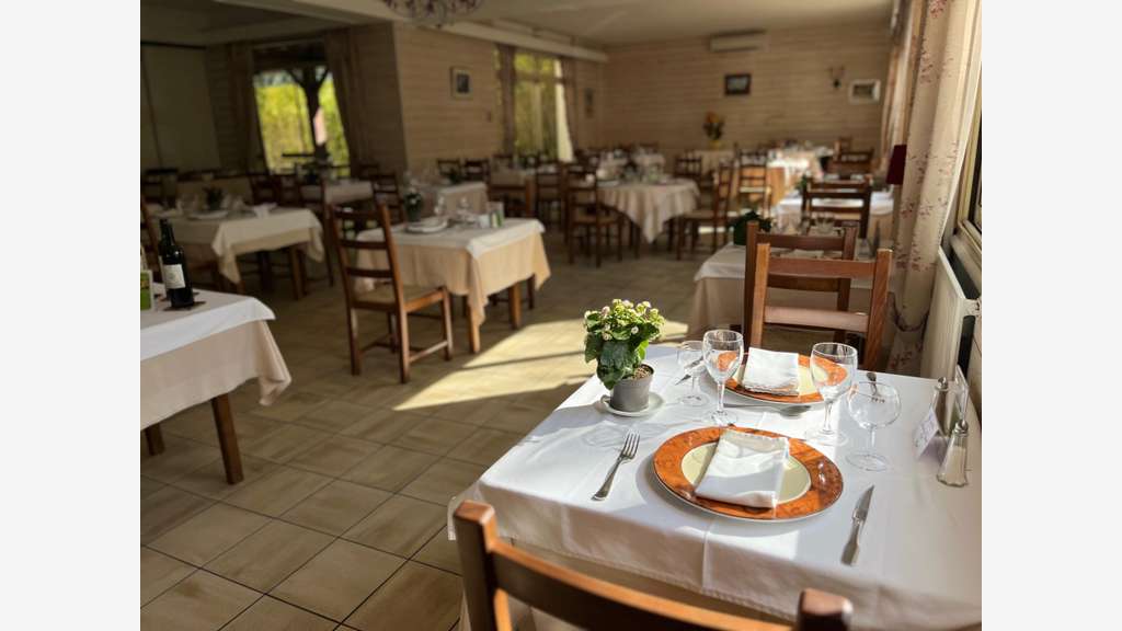 Hôtel restaurant *** à vendre station thermale 32