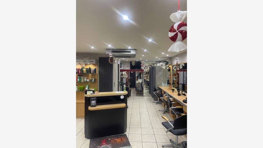 A vendre salon coiffure au coeur Breuillet