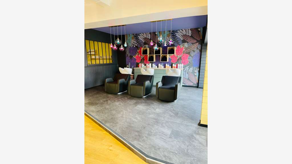 À VENDRE – Salon de coiffure clé en main 100 m²