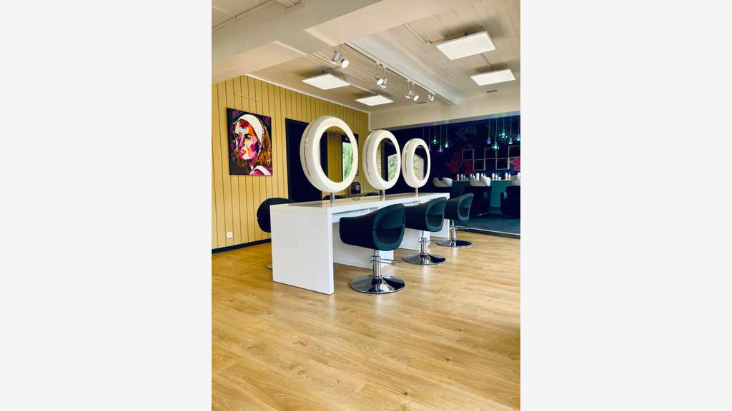 Salon de coiffure mixte et barbier Clé en main