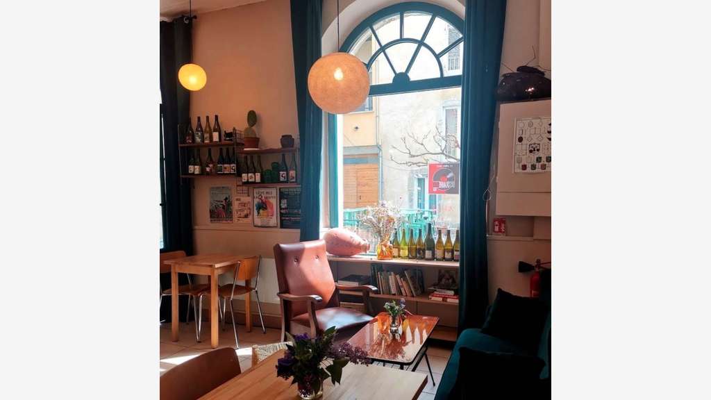 Vente bar à vin, restaurant, café à Saillans 26