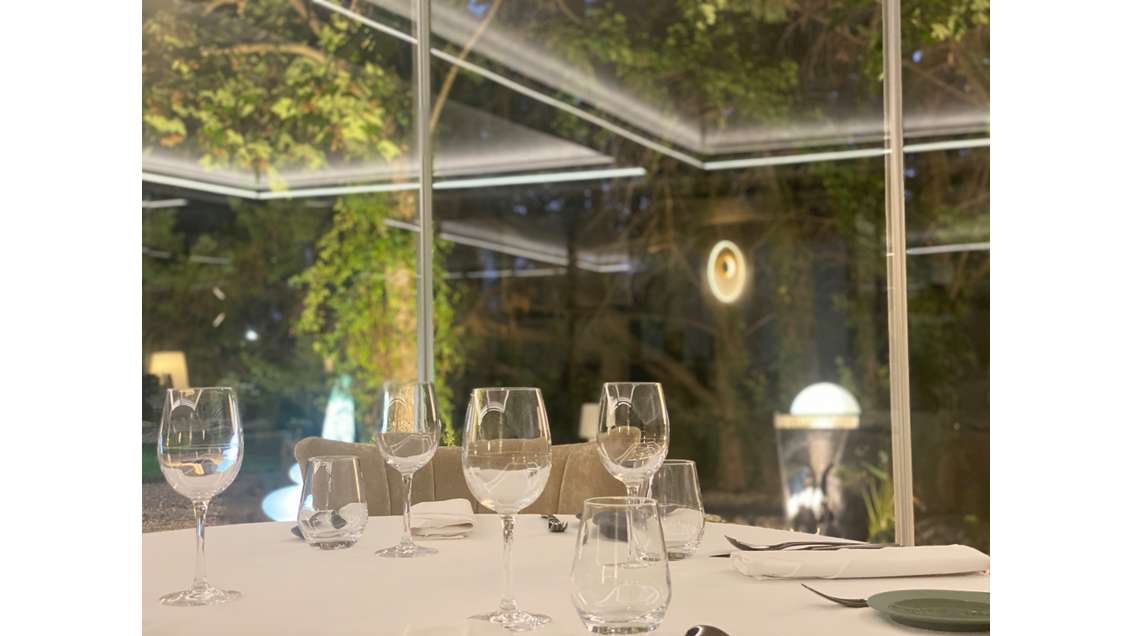 Restaurant gastronomique rentable + possible murs