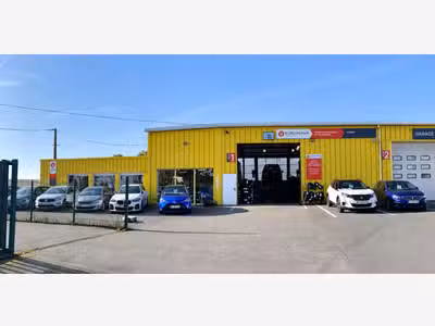 LA FORET SUR SEVRE (79) - GARAGE AUTOMOBILE